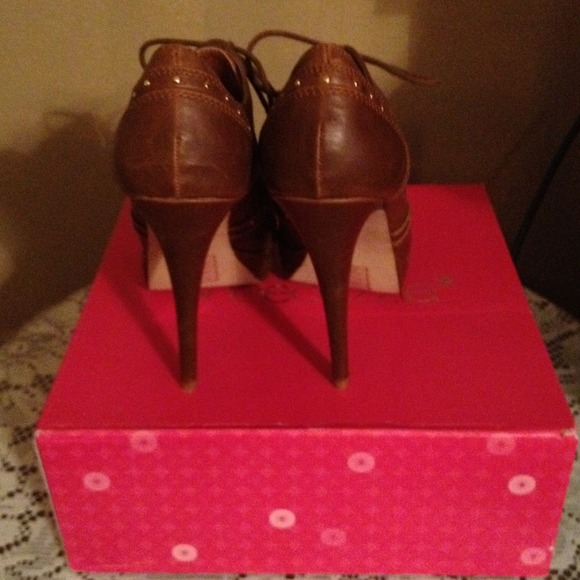 Adorable shoes! - Picture 2 of 4