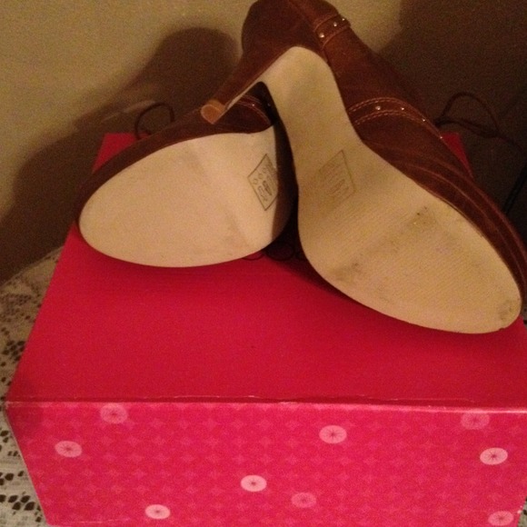 Adorable shoes! - Picture 3 of 4