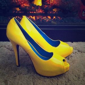 Qupid! Mellow Yellow Pumps
