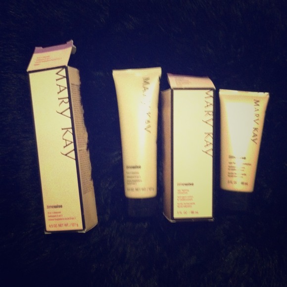 Timewise 3-in-1 cleanser 💋Mary Kay 💋 - Picture 1 of 3