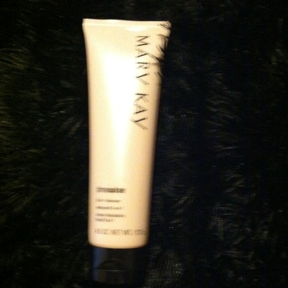 Timewise 3-in-1 cleanser 💋Mary Kay 💋 - Picture 2 of 3