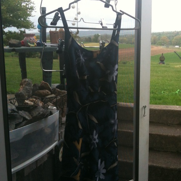 Party dress - Picture 1 of 2