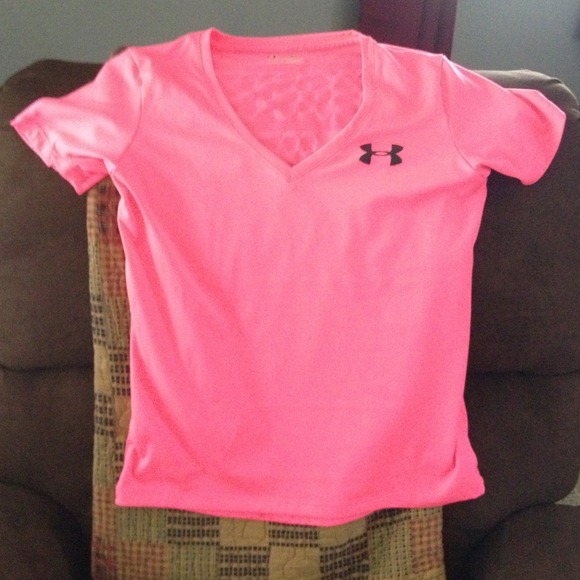 Under armour hot pink shirt