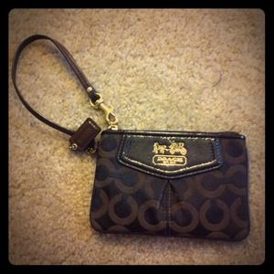 🎁Chocolate brown Coach clutch🎁