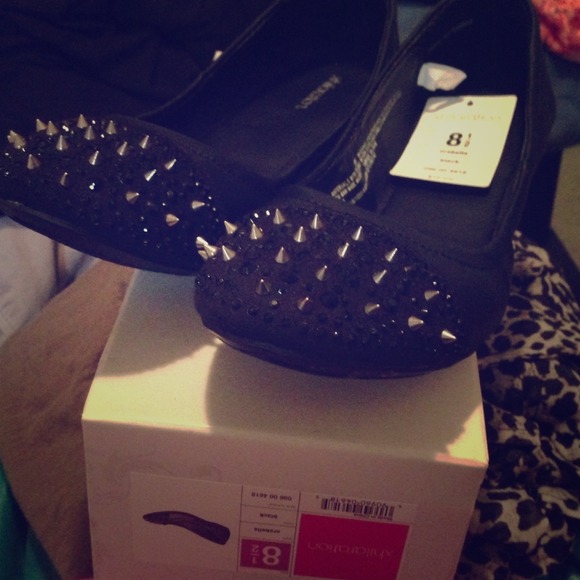 ⚠Brand new⚠ spiked tied flats