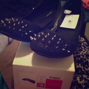⚠Brand new⚠ spiked tied flats