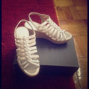 New never worn Elie Tahari Sandal