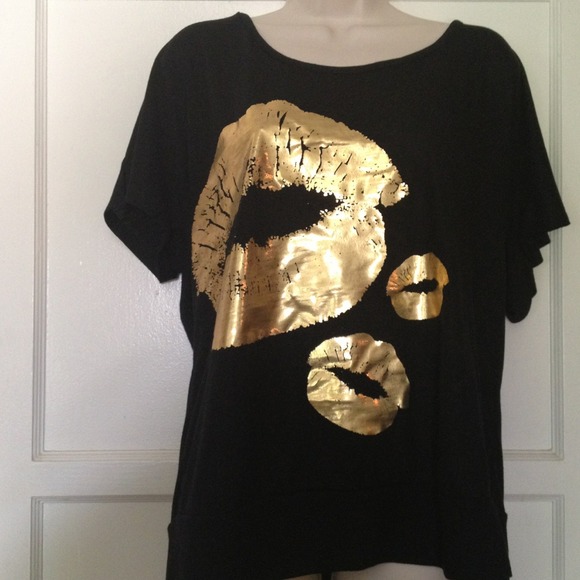 Off the shoulder gold lip shirt bundle and pants