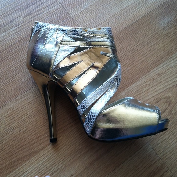 Sexy Gold and snake skin heels! Size 9/10. - Picture 3 of 3