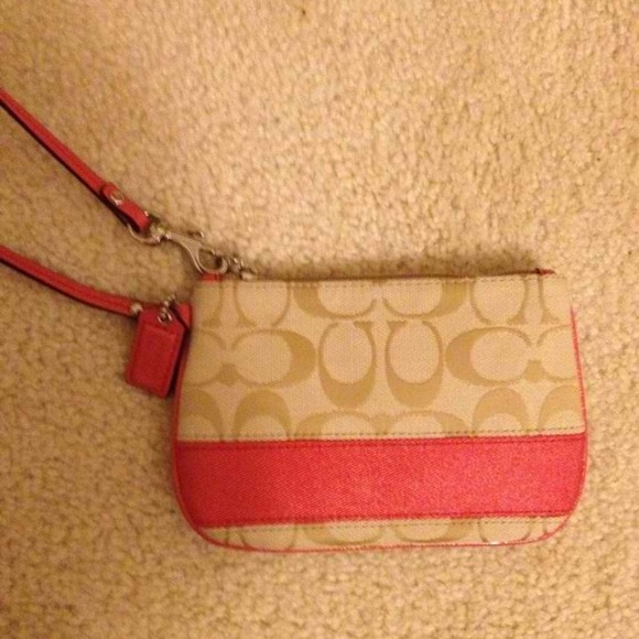 🚫SOLD🚫Coach Wristlet New with Tags