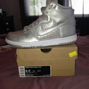 silver nike dunks high womens
