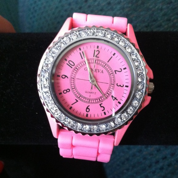 🚫BundledPink/peach watch with blingy face.