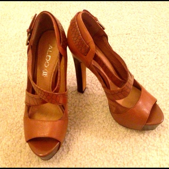 Beautiful ALDO pumps. Barely used.