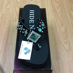 Hide and sole Flip Flops