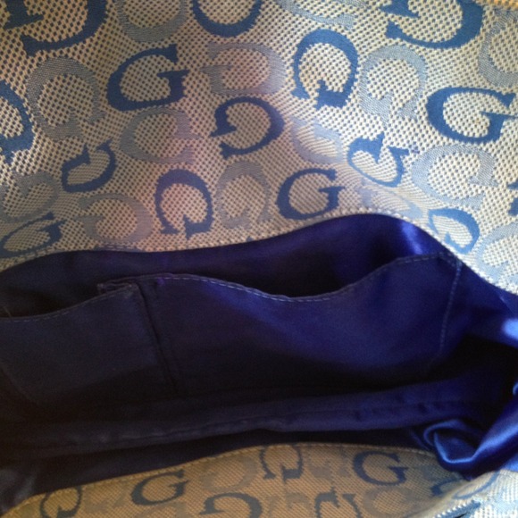 Guess handbag - Picture 2 of 3
