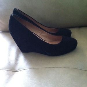 Black wedges
