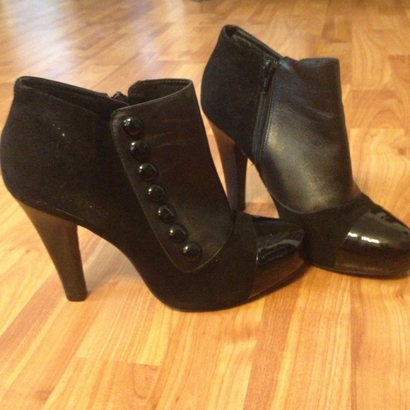 Black suede and patent Gianni Bini booties.