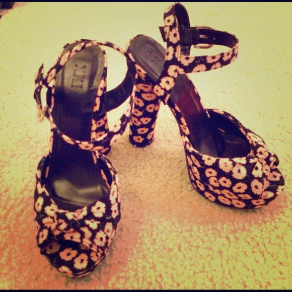 TRADED!!!! Forever 21 pumps. Size 6