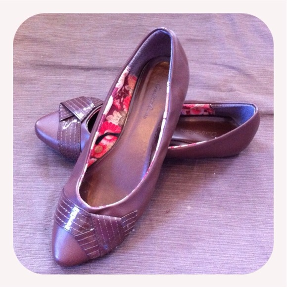 Vintage-style Pointed Toe Flats