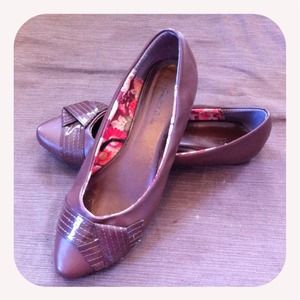 Vintage-style Pointed Toe Flats