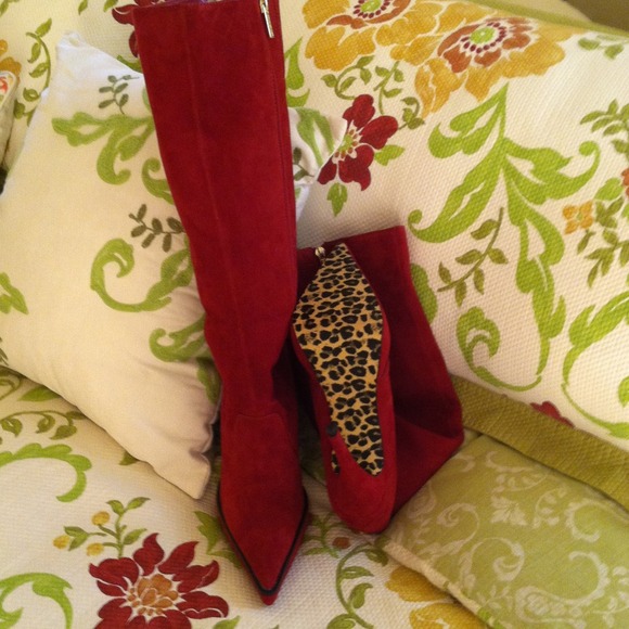 👠Red Suede Boots!👠