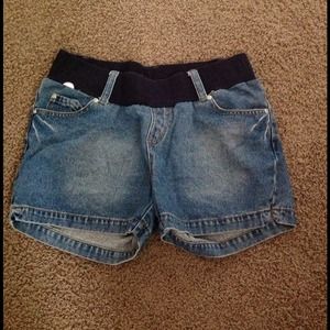 *SOLD* Denim maternity shorts