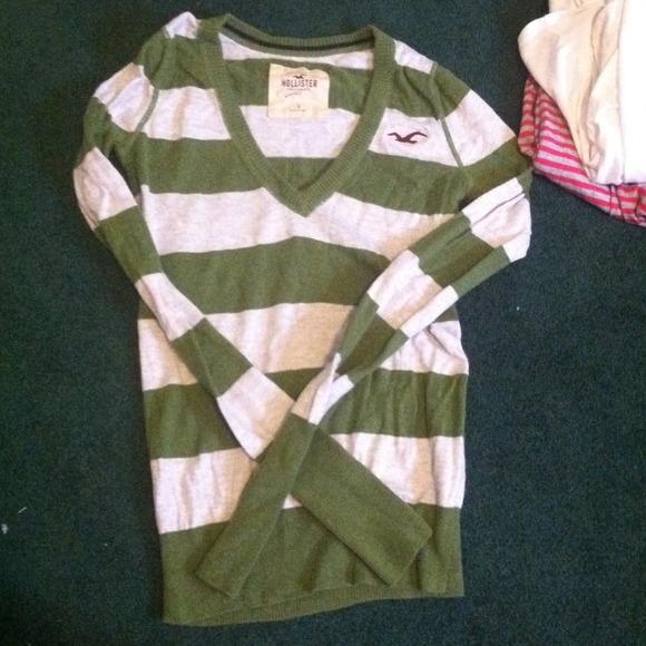 2 Hollister tops 1 Abercrombie