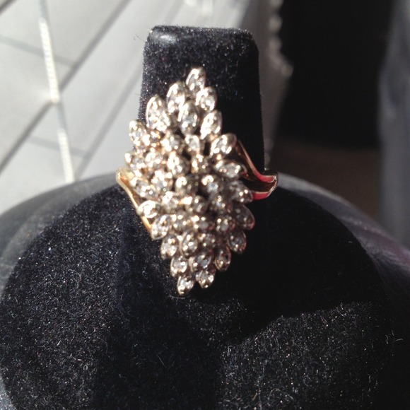 14kt GOLD CASCADING RING! - Picture 1 of 4