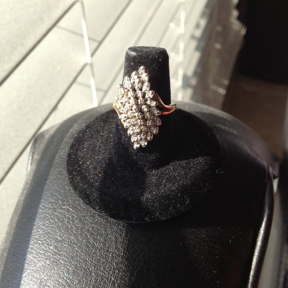 14kt GOLD CASCADING RING! - Picture 2 of 4