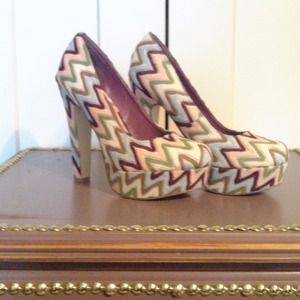 Chevron pumps