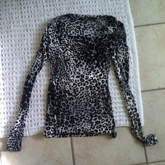 Spandex material cheetah print shirt