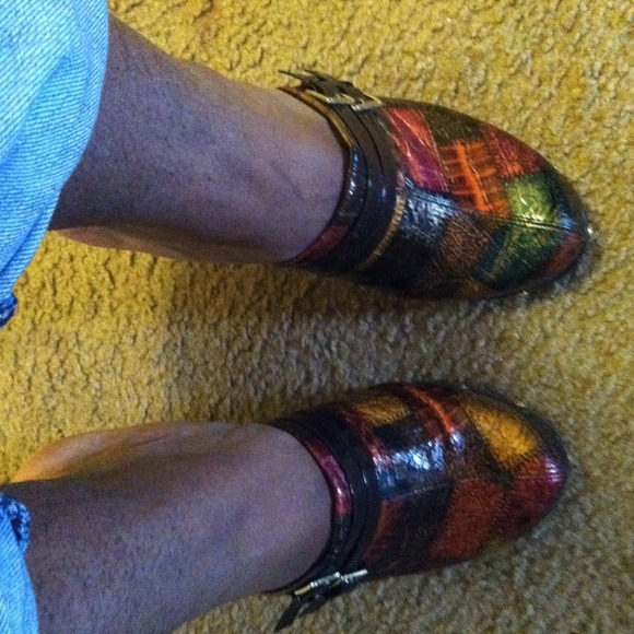 Clog with heel not sure what inch multi color