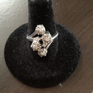 14kt WHITE GOLD DIAMOND RING