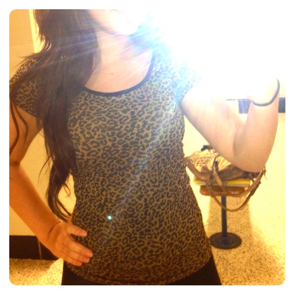 🎀SOLD🎀 CHEETAH PRINT TOP