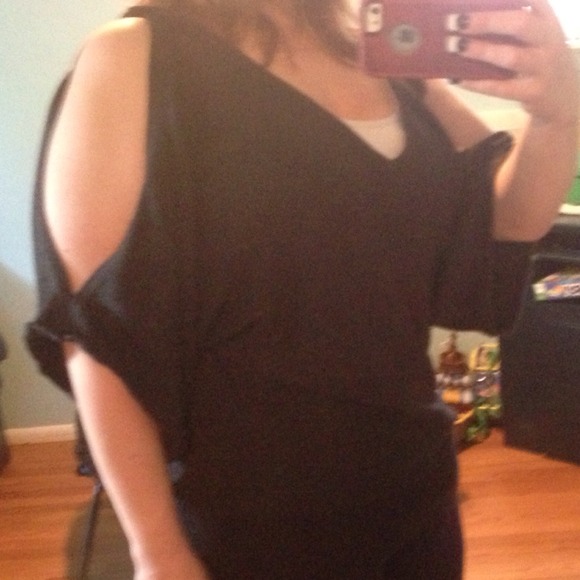 🚫SOLD IN BUNDLE🚫Torrid open shoulder top - Picture 3 of 3