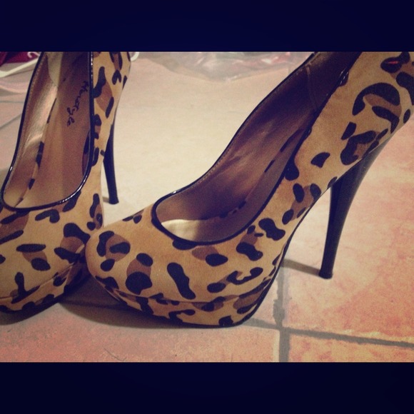 Leopard pumps!! Anyone interested in trade?