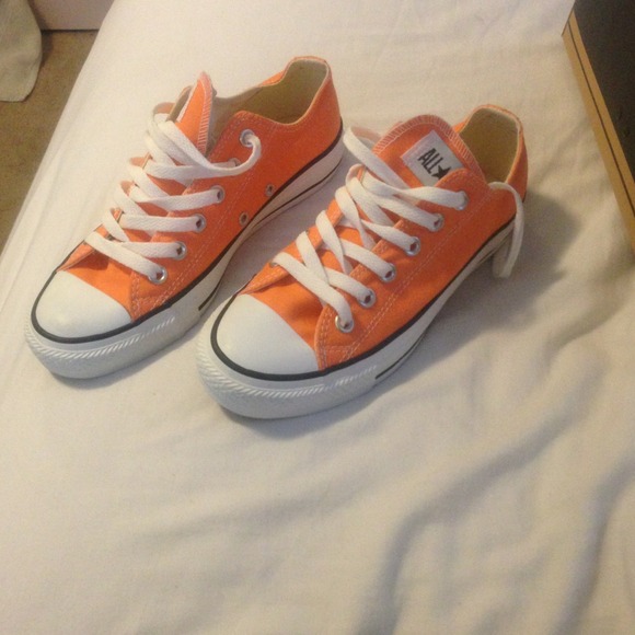 Converse - Picture 2 of 3