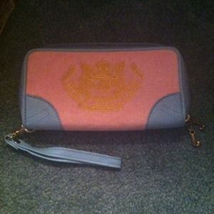 Juicy Wristlet ❌ON HOLD❌