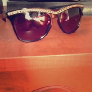 Chain detail sun glasses 😎