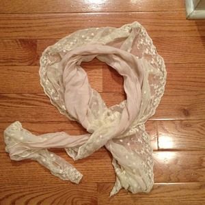 ⛔SOLD⛔Cream lightweight scarf