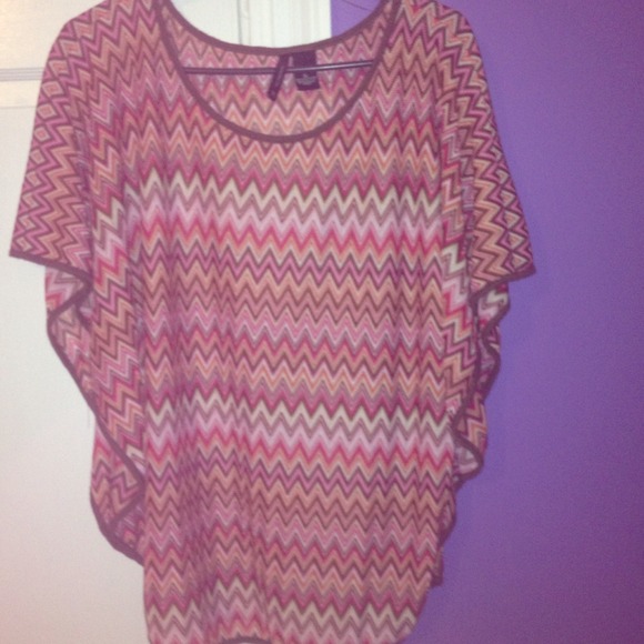 Cute chevron top.
