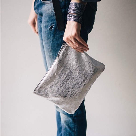 Express Handbags - ⚠️LAST CALL⚠️ 🎉HP🎉 Silver ombré metallic clutch