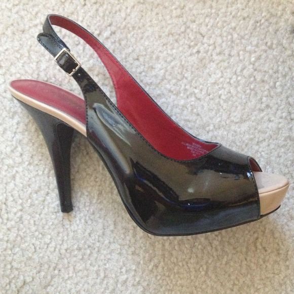 Nine West patent leather peep toe