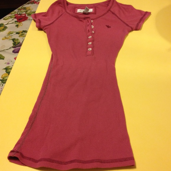 Cute Abercrombie & Fitch button tee