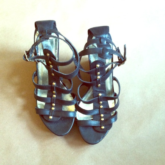 SUMMER SALE!!! Gorgeous Gladiator Wedge Sandal! - Picture 1 of 3
