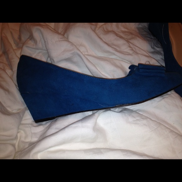 New in box wedge shoes turquoise.