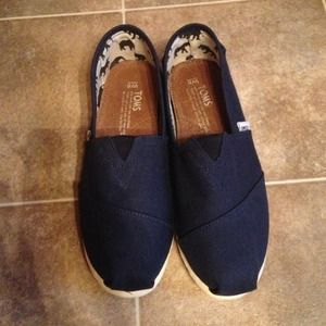 🔴Sold Navy blue Toms