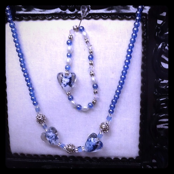 Necklace w/matching bracelet