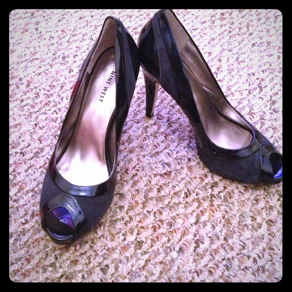 Nine West Navy Peeptoes