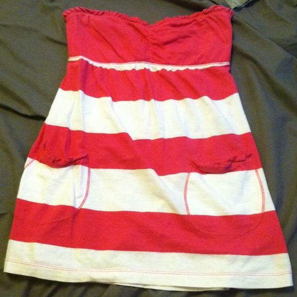 White & pink stripped tube top.